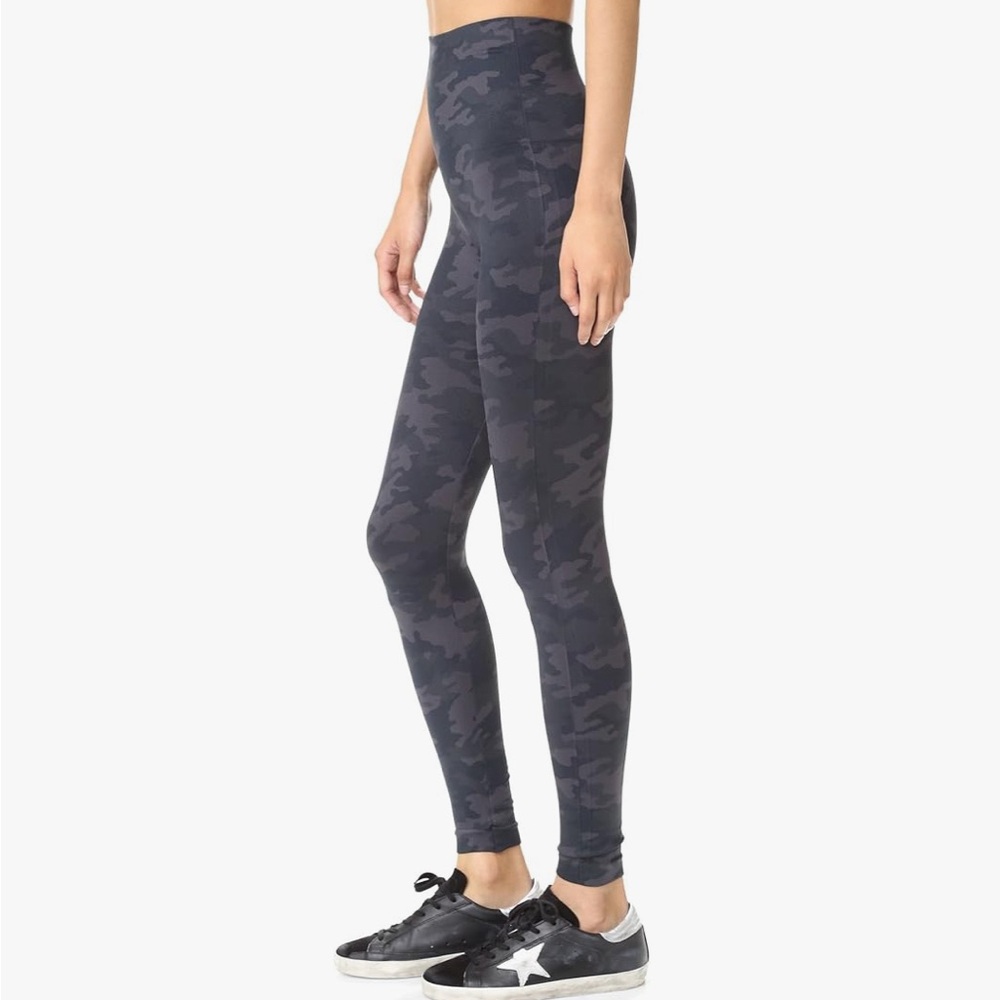 SPANX Seamless Leggings in Black Camo, L